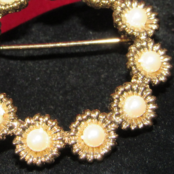 Vintage Goldtone Faux Pearl Brooch Pin 1.5" Diam. - Picture 8 of 8